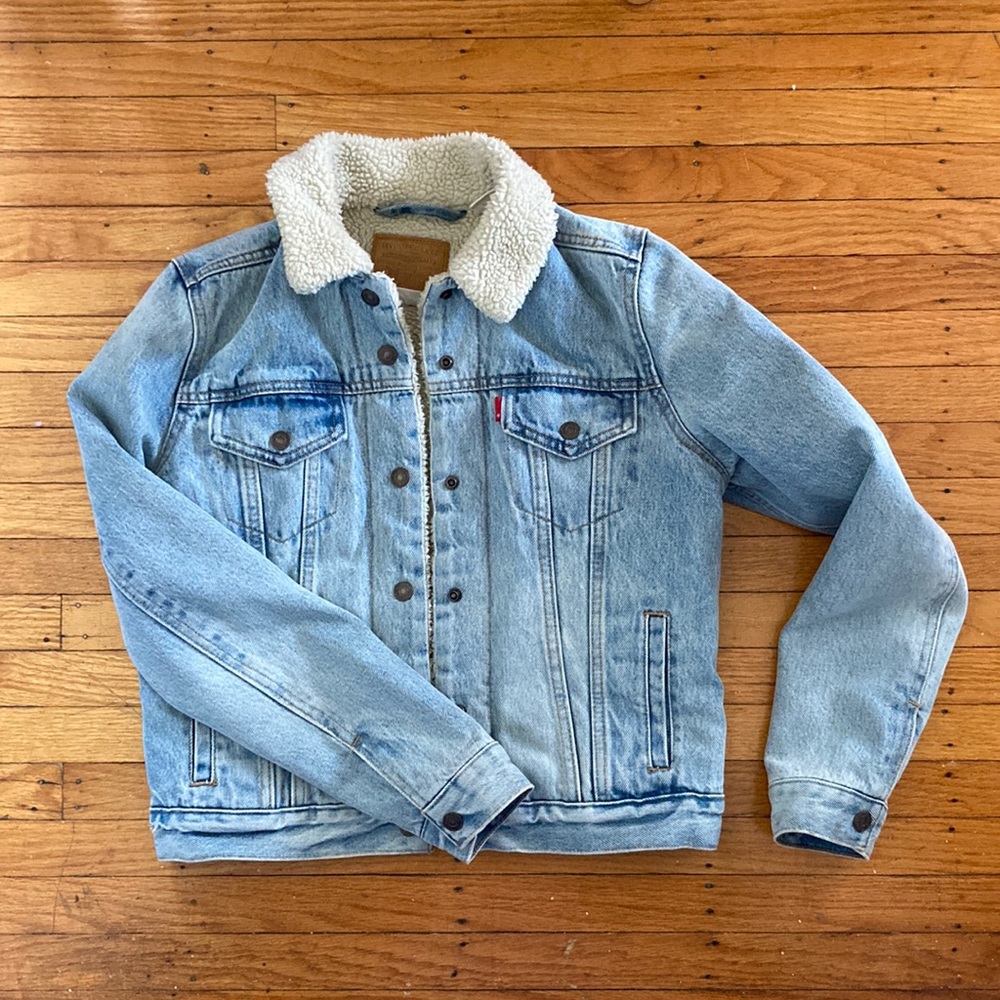 Levi’s sherpa lined denim jacket size small